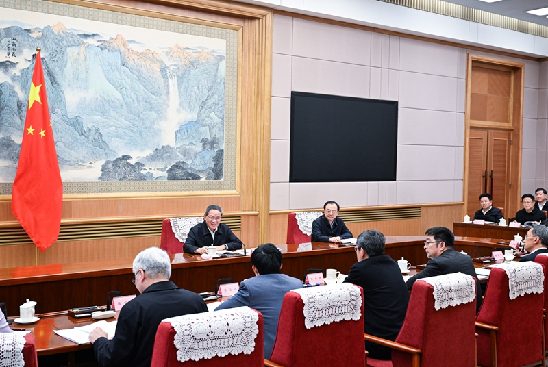 李強主持召開專家、企業(yè)家和教科文衛(wèi)體等領(lǐng)域代表座談會 聽取對政府工作報告的意見建議